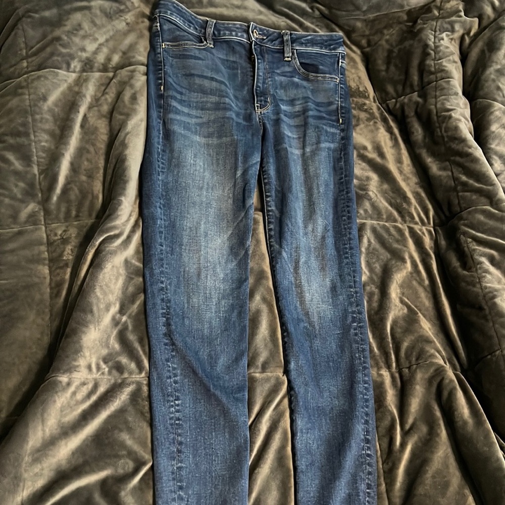 American eagle light wash jeans, size 6